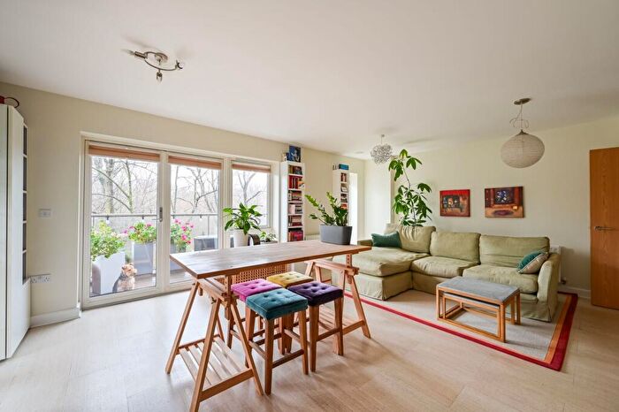 3 Bedroom Flat For Sale In St Clements Avenue, , Bow, London, E3