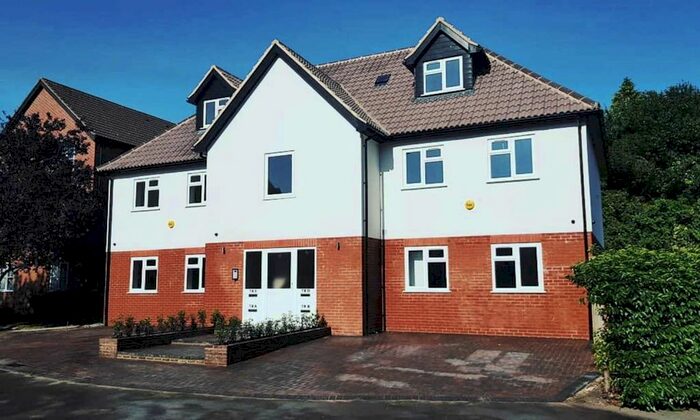 3 Bedroom Flat To Rent In Rose Kiln Lane, Reading, RG1