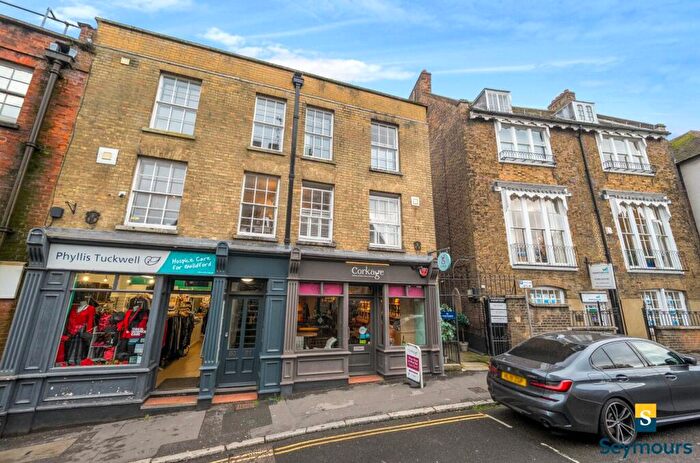 2 Bedroom Flat For Sale In Quarry Street, Guildford, Surrey, GU1