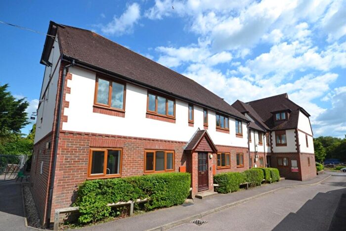 2 Bedroom Flat To Rent In St. Christophers Close, Chichester, PO19