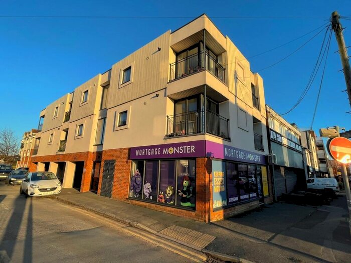 1 Bedroom Flat To Rent In London Road, Hadleigh, SS7