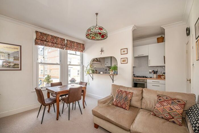 2 Bedroom Flat To Rent In Hayter Road, London, SW2