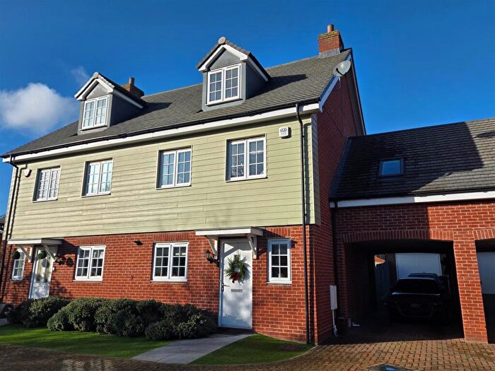 5 Bedroom Terraced House For Sale In Bedroom Family Home - The Chestnuts, Puckeridge, SG11