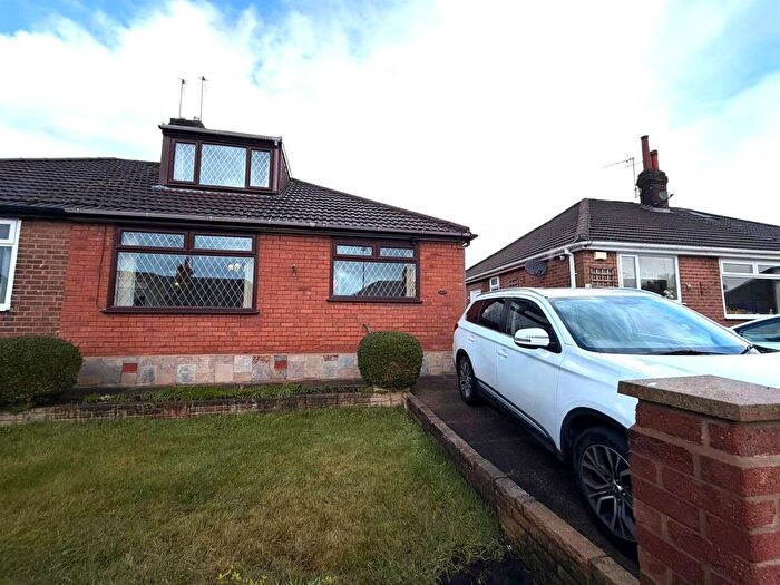 3 Bedroom Semi Detached Bungalow For Sale In Teasdale Close, Chadderton, Oldham, OL9