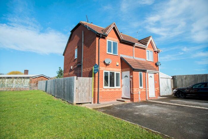 2 Bedroom Semi-Detached House To Rent In Hollywell Close, Hull, HU9