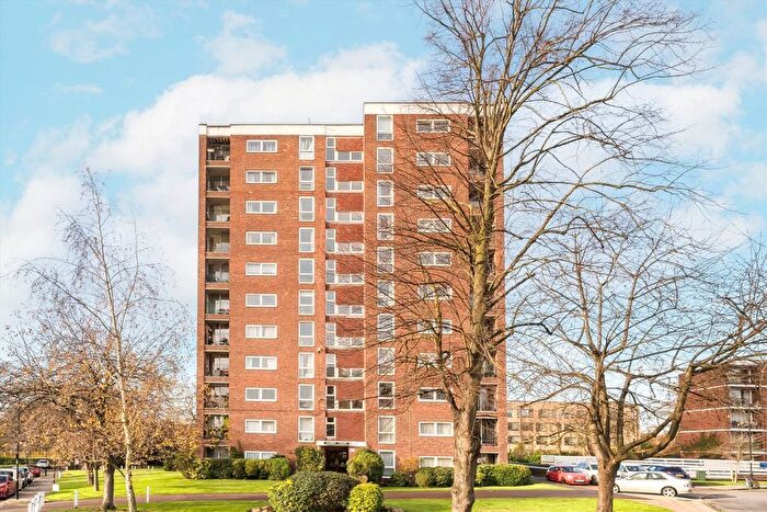 2 Bedroom Flat To Rent In Green Vale, Ealing, W5