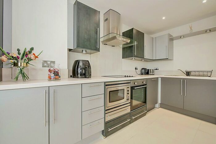 2 Bedroom Apartment To Rent In Churchill Way, Cardiff, CF10