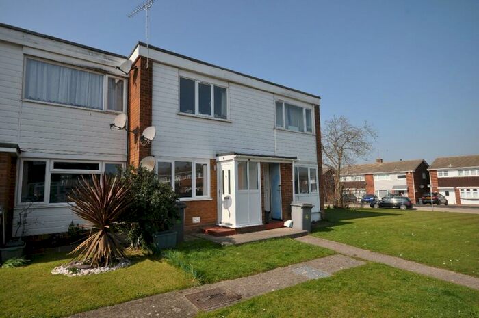 2 Bedroom Ground Maisonette To Rent In Tamar Rise, Chelmsford, Essex, CM1