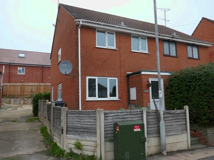 3 Bedroom Semi-Detached House To Rent In Lyde Road, Yeovil BA21