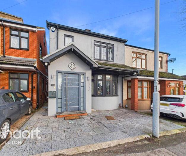 5 Bedroom Semi Detached House For Sale In Biscot Road, Luton, LU3