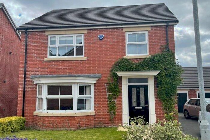 3 Bedroom Detached House To Rent In Field Gate View, Wakefield, WF2