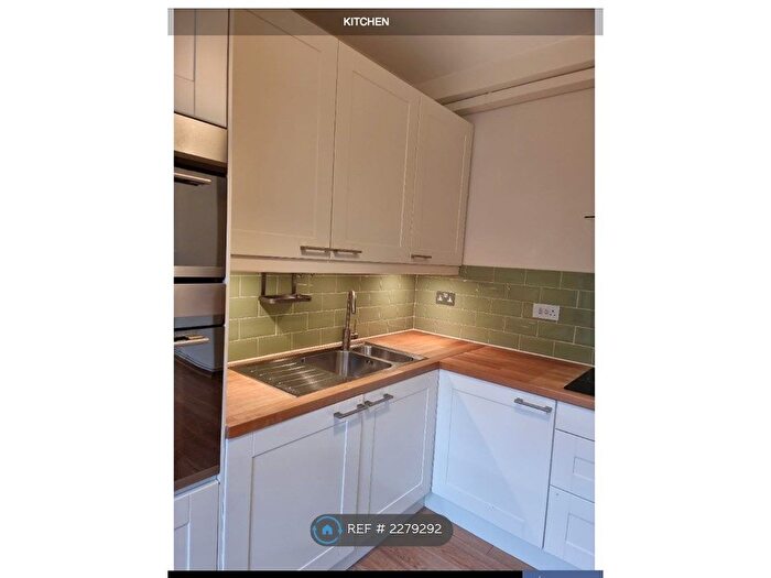 2 Bedroom Flat To Rent In Binstead House, London, SW18