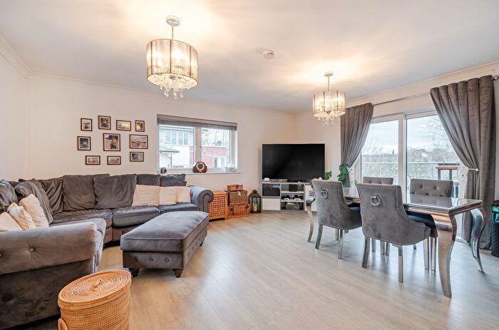 1 Bedroom Flat For Sale In Kingfisher Close, Warwick, CV34