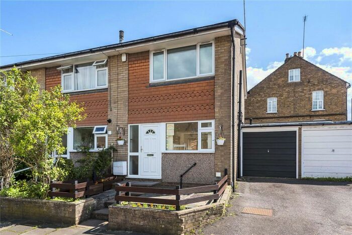 2 Bedroom Garage / Parking To Rent In Hillside Grove, Southgate, London, N14