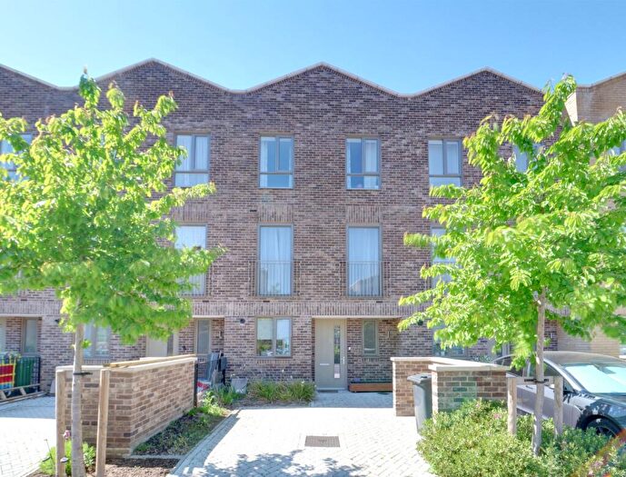 3 Bedroom Terraced House For Sale In Anderson Way, Rainham, RM13
