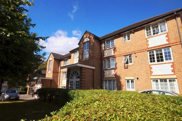 2 Bedroom Flat To Rent In Cunard Crescent, London, N21