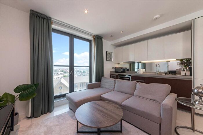 2 Bedroom Flat To Rent In Baltimore Wharf, South Quay, E14