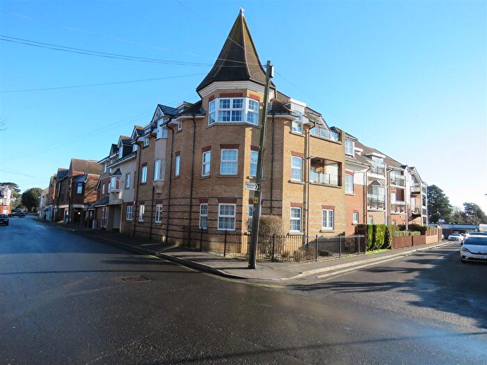 2 Bedroom Flat To Rent In Whitefield Road, New Milton, BH25