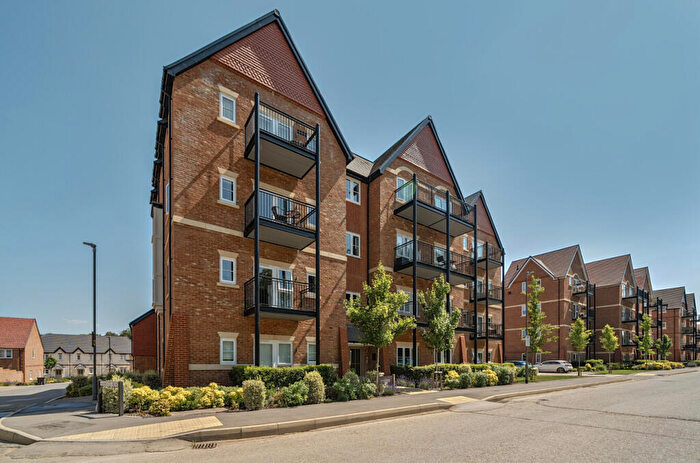 1 Bedroom Apartment For Sale In Aspen Road, High Wycombe, Buckinghamshire, HP10