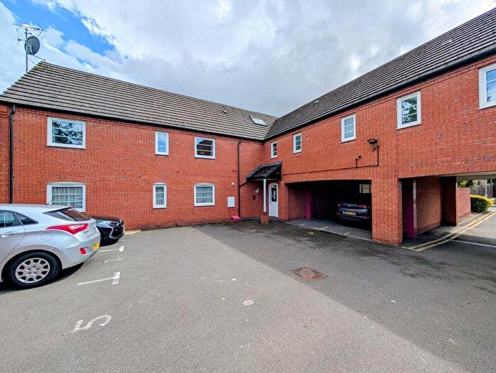 2 Bedroom Flat To Rent In Ten Acre Mews, Stirchley, Birmingham, B30