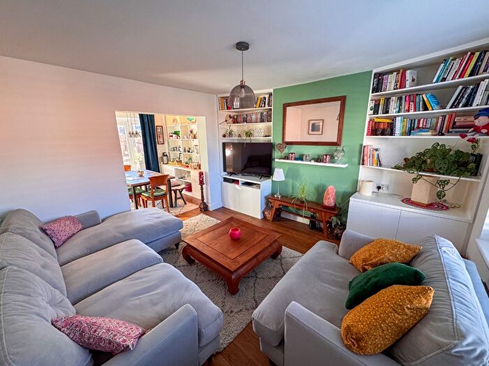 3 Bedroom Maisonette For Sale In Cantwell Road, Shooters Hill, London, SE18