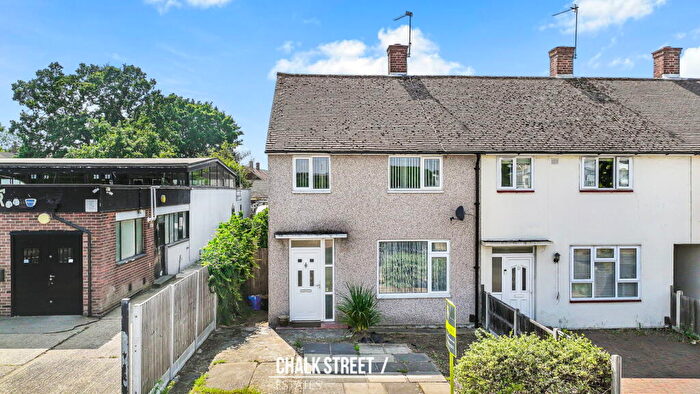 2 Bedroom End Of Terrace House For Sale In Gooshays Drive, Romford, RM3