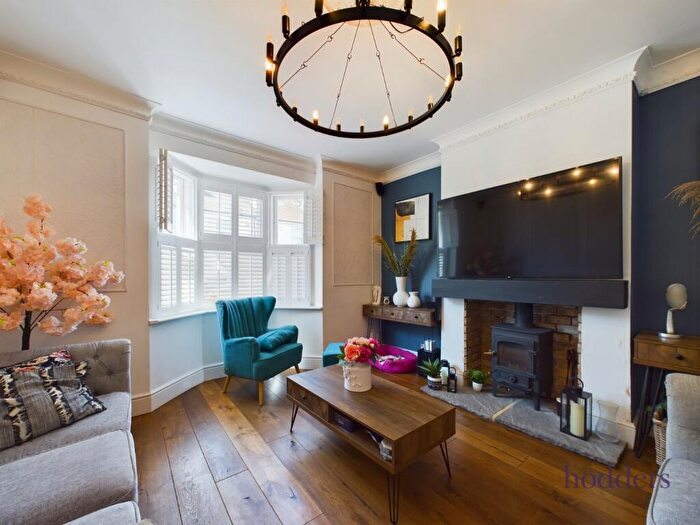 5 Bedroom Detached House To Rent In Surrey, KT15