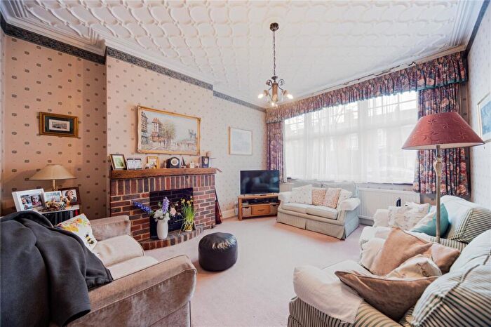 3 Bedroom Terraced House For Sale In Shrewsbury Road, London, N11