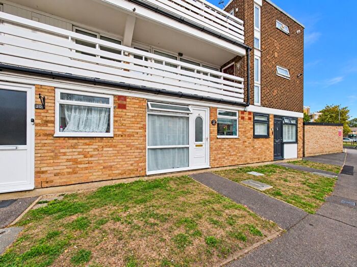1 Bedroom Flat For Sale In Peartree Close, South Ockendon, Essex, RM15