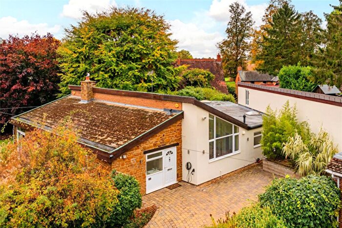 6 Bedroom Bungalow For Sale In Bricketts Lane, Flore, Northampton, Northamptonshire, NN7