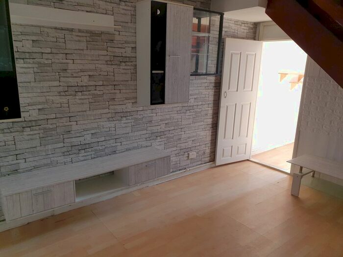 3 Bedroom Property To Rent In Dogsthorpe Road, Peterborough, PE1