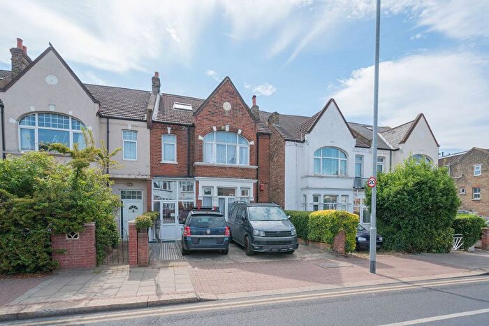 2 Bedroom Flat To Rent In Mitcham Lane, Streatham, London, SW16