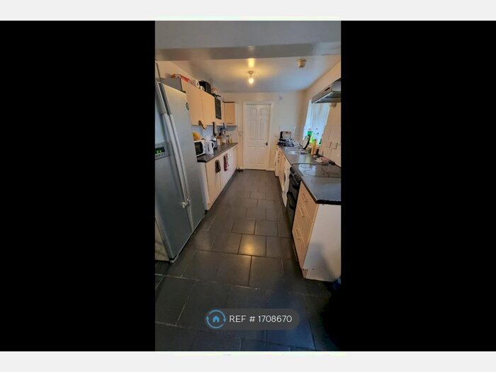 7 Bedroom Terraced House To Rent In Crofton Street, Manchester, M14
