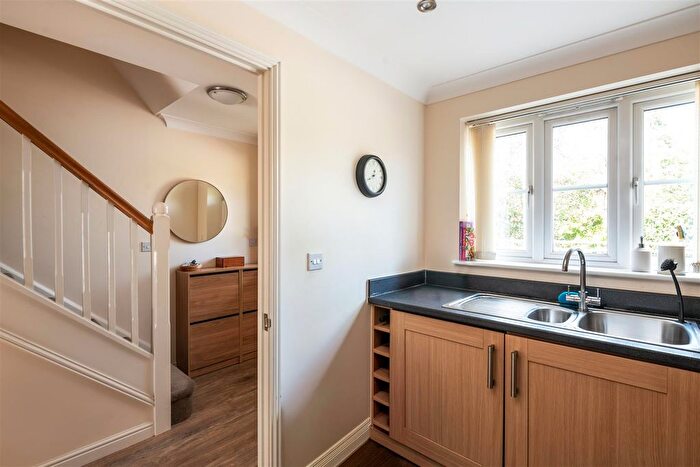 2 Bedroom Semi-detached House For Sale In Millfield Close, Horley, RH6