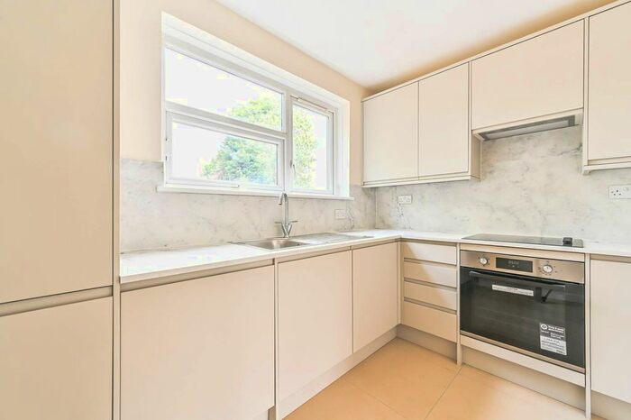 1 Bedroom Flat To Rent In Cornford Grove, Balham, London, SW12