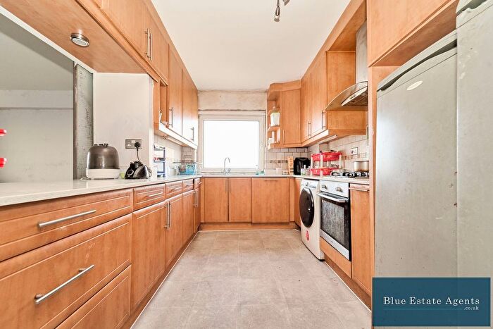 2 Bedroom Flat To Rent In Wheatlands, Hounslow, TW5