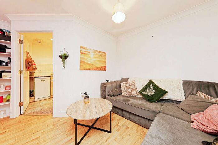 2 Bedroom Flat For Sale In Station Road West, Canterbury, Kent, CT2