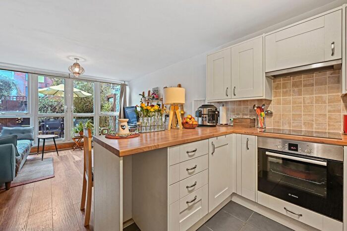 1 Bedroom Flat For Sale In Victoria Road, Ruislip, HA4