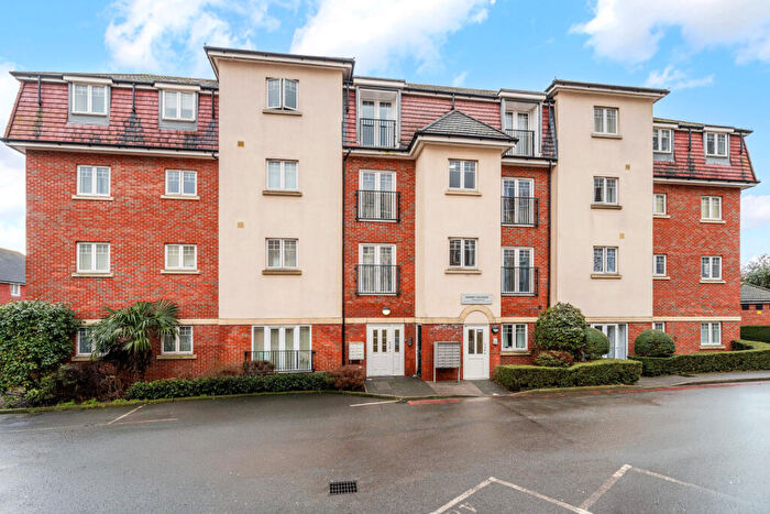 2 Bedroom Apartment For Sale In Schoolgate Drive, Morden, SM4