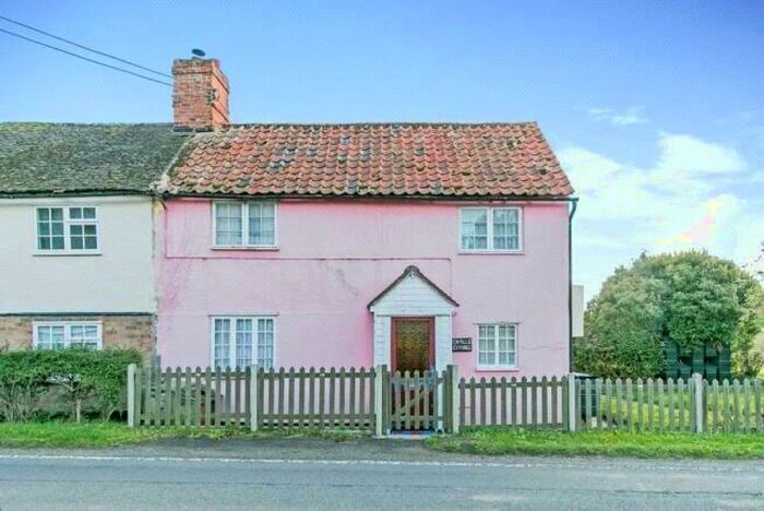 2 Bedroom Cottage For Sale In Sudbury Road, Castle Hedingham, Halstead, CO9