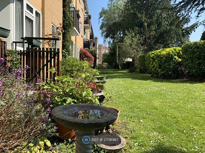 2 Bedroom Flat To Rent In Chilworth Court, London, SW19