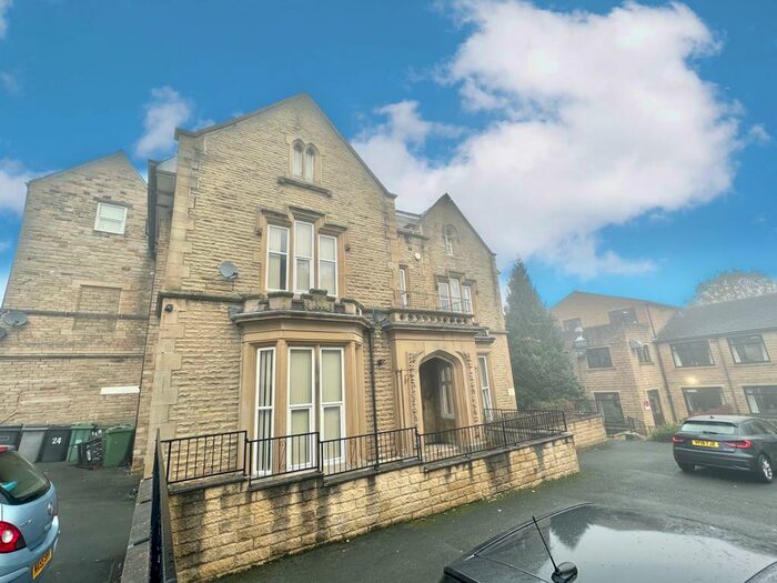 2 Bedroom Apartment To Rent In Redwing Crescent, Huddersfield, HD3