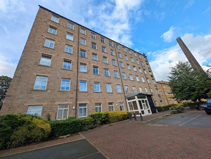 1 Bedroom Flat To Rent In Textile Street, Dewsbury, West Yorkshire, Uk, WF13