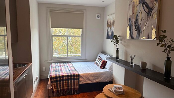 Studio To Rent In St Charles Square, London, W10