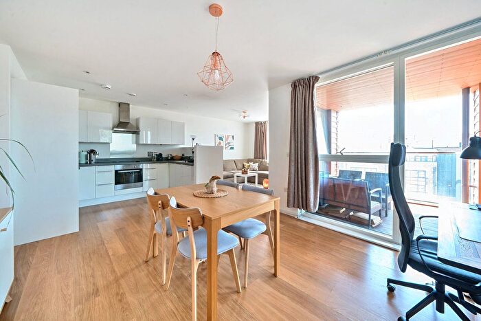 1 Bedroom Flat To Rent In Malthouse Court, High Street, Brentford, TW8