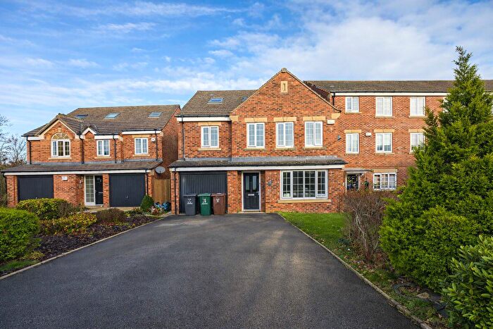 4 Bedroom Detached House To Rent In Redbrook Way, Bradford, BD9