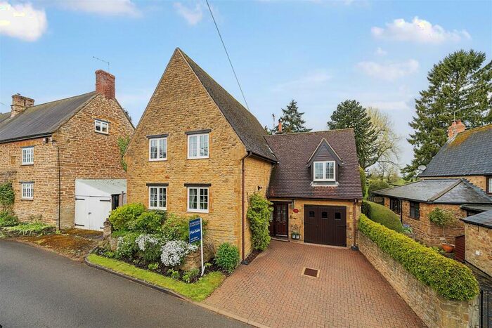 4 Bedroom Detached House For Sale In Pound Lane, Badby, NN11