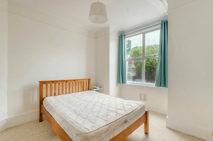 3 Bedroom Maisonette To Rent In Beechcroft Road, Tooting Bec, London, SW17