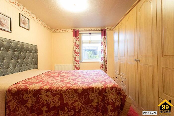 2 Bedroom Bungalow For Sale In Tozer Close, Bournemouth, United Kingdom, BH11