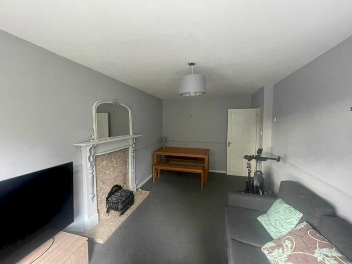 2 Bedroom Flat To Rent In Ulverley Crescent, Solihull, B92